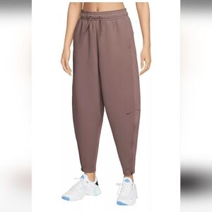 Nike Dri-FIT prima high waisted 7/8 Barrel training pants Large